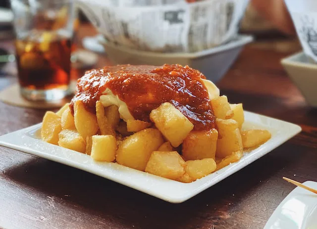 Patatas bravas gastronomía madrileña