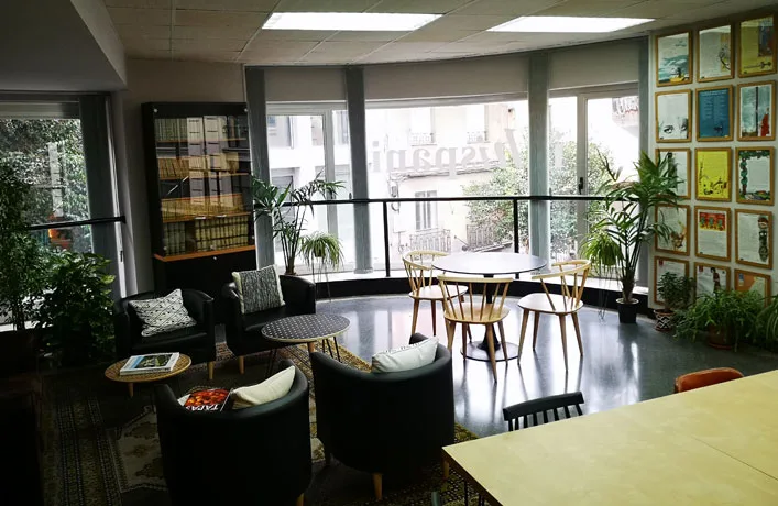 Studenti che imparano lo spagnolo in un'aula di Madrid