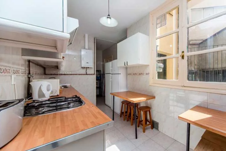 estudiantes que buscan soluciones de alojamiento a medida